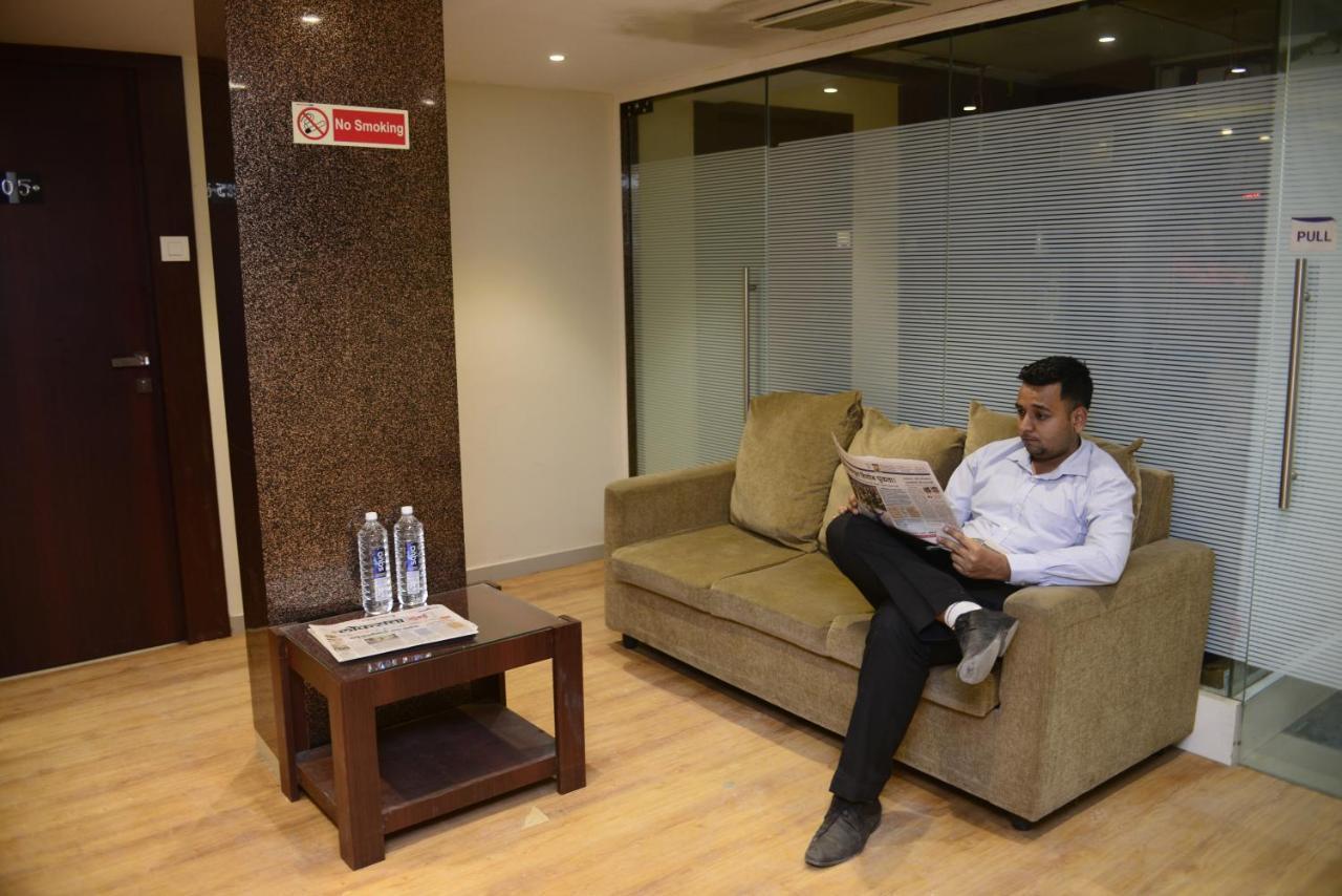 Hotel Malad Inn Opposite Malad Railway Station Mumbai Ngoại thất bức ảnh